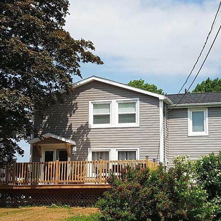 Small Town Bound Inn Montague 외부 사진