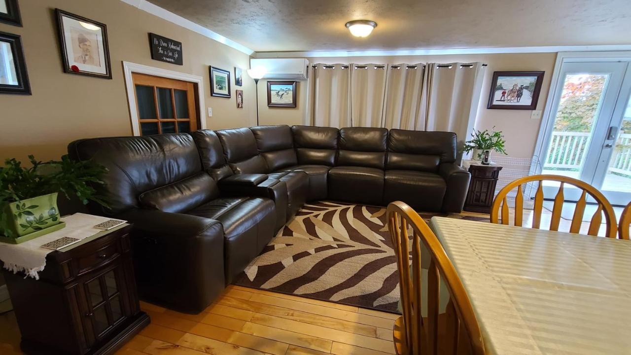 Small Town Bound Inn Montague 외부 사진