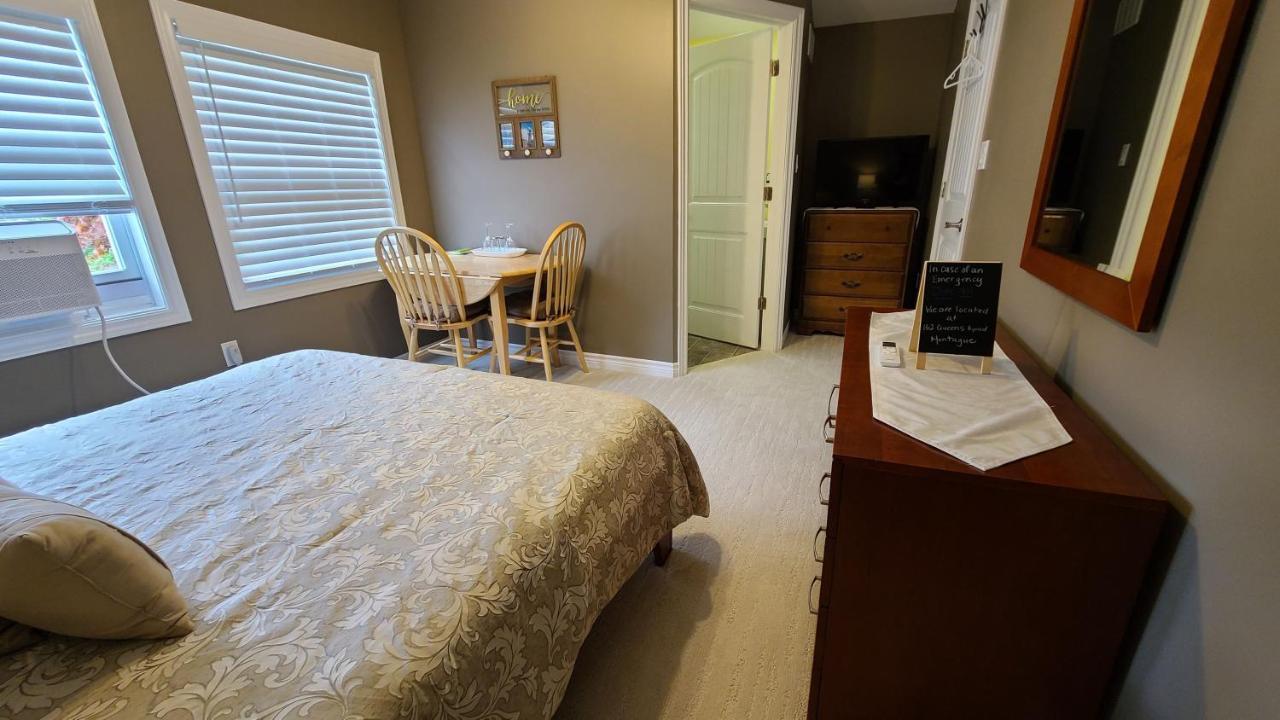 Small Town Bound Inn Montague 외부 사진