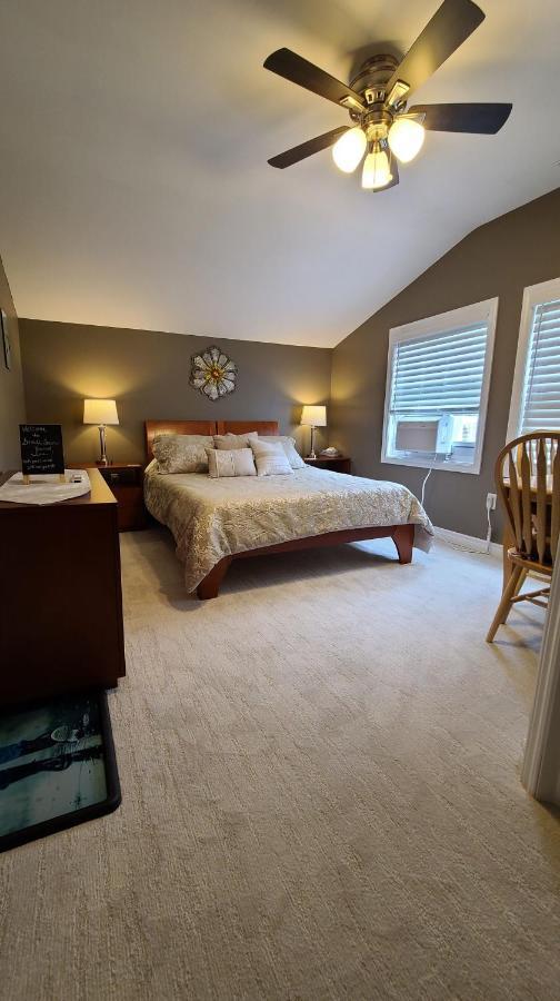 Small Town Bound Inn Montague 외부 사진