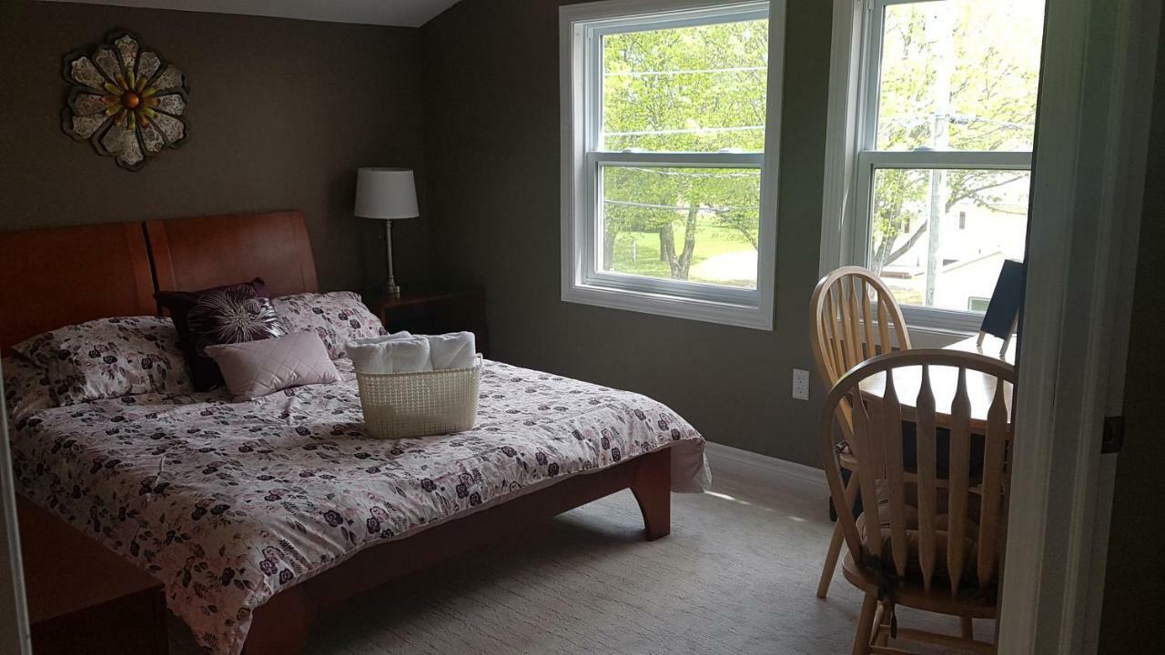 Small Town Bound Inn Montague 외부 사진