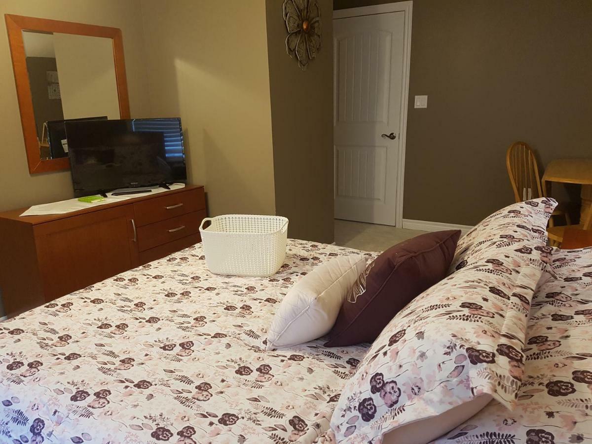 Small Town Bound Inn Montague 외부 사진