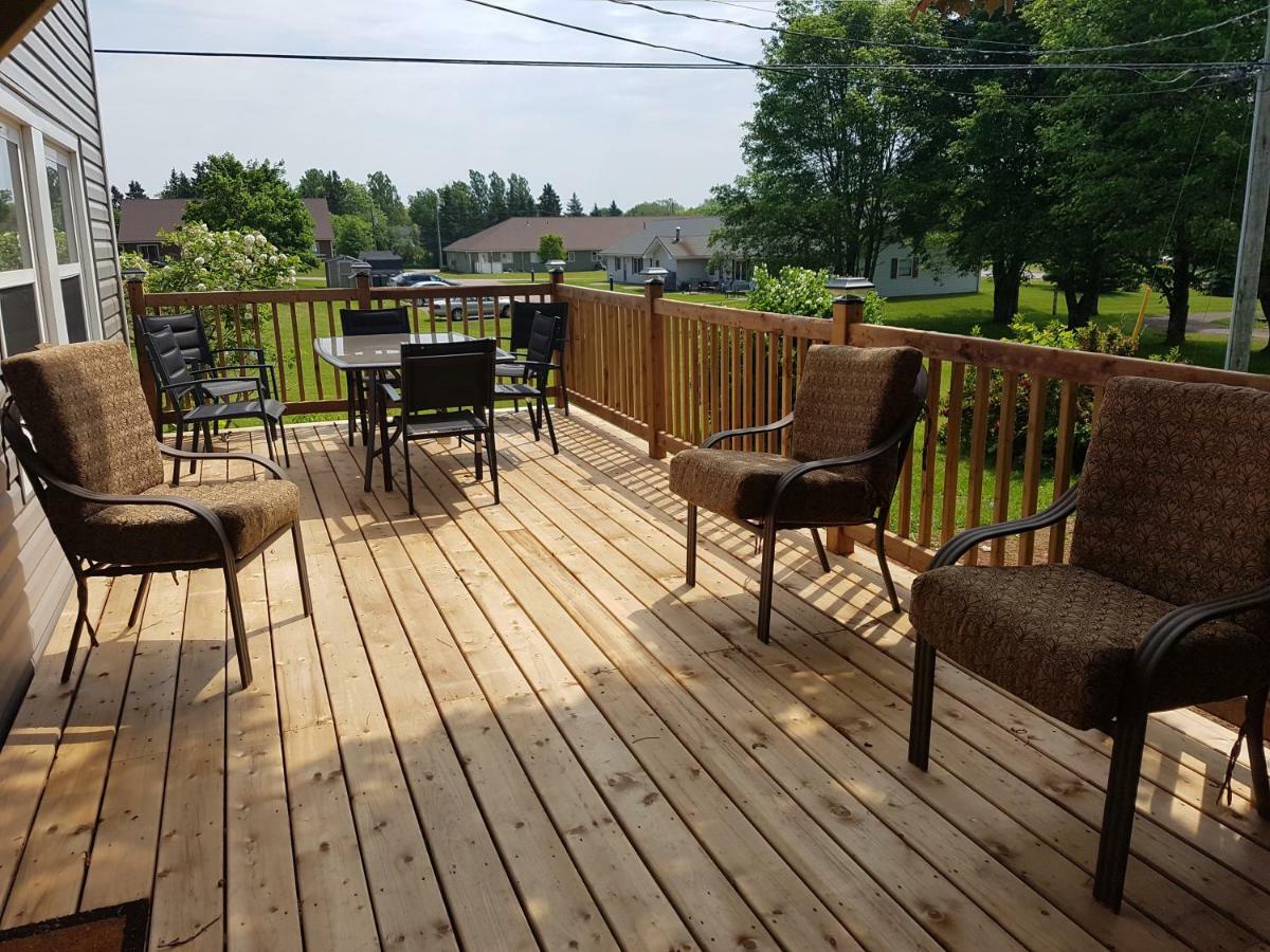 Small Town Bound Inn Montague 외부 사진